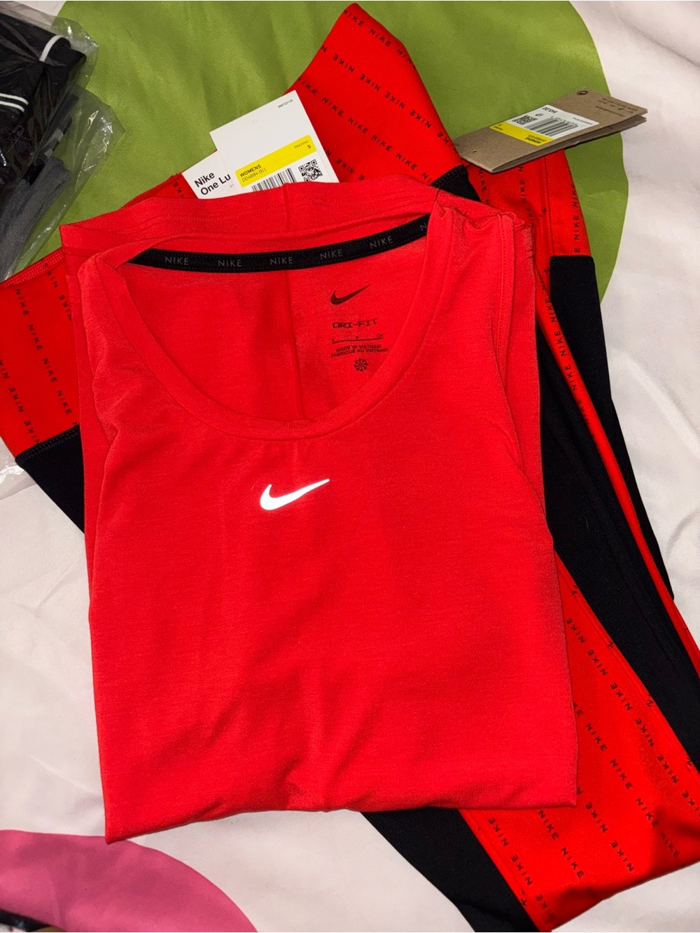 🖤Nike Orange and Black Dri-fit  Leggings with matching tank top🖤